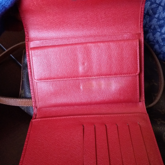 Authentic Louis Vuitton Epi Wallet - Picture 7 of 8